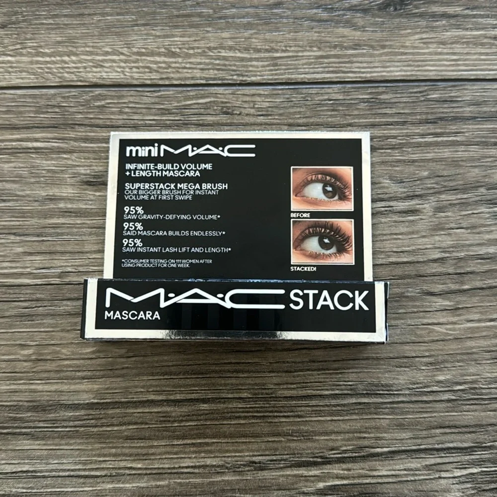 M•A•C STACK MASCARA